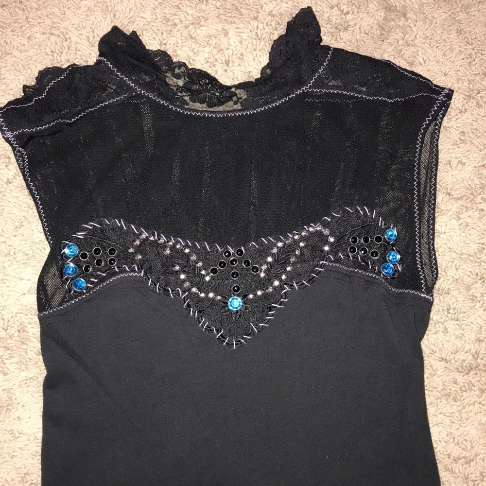 Top - Picture 2 of 5
